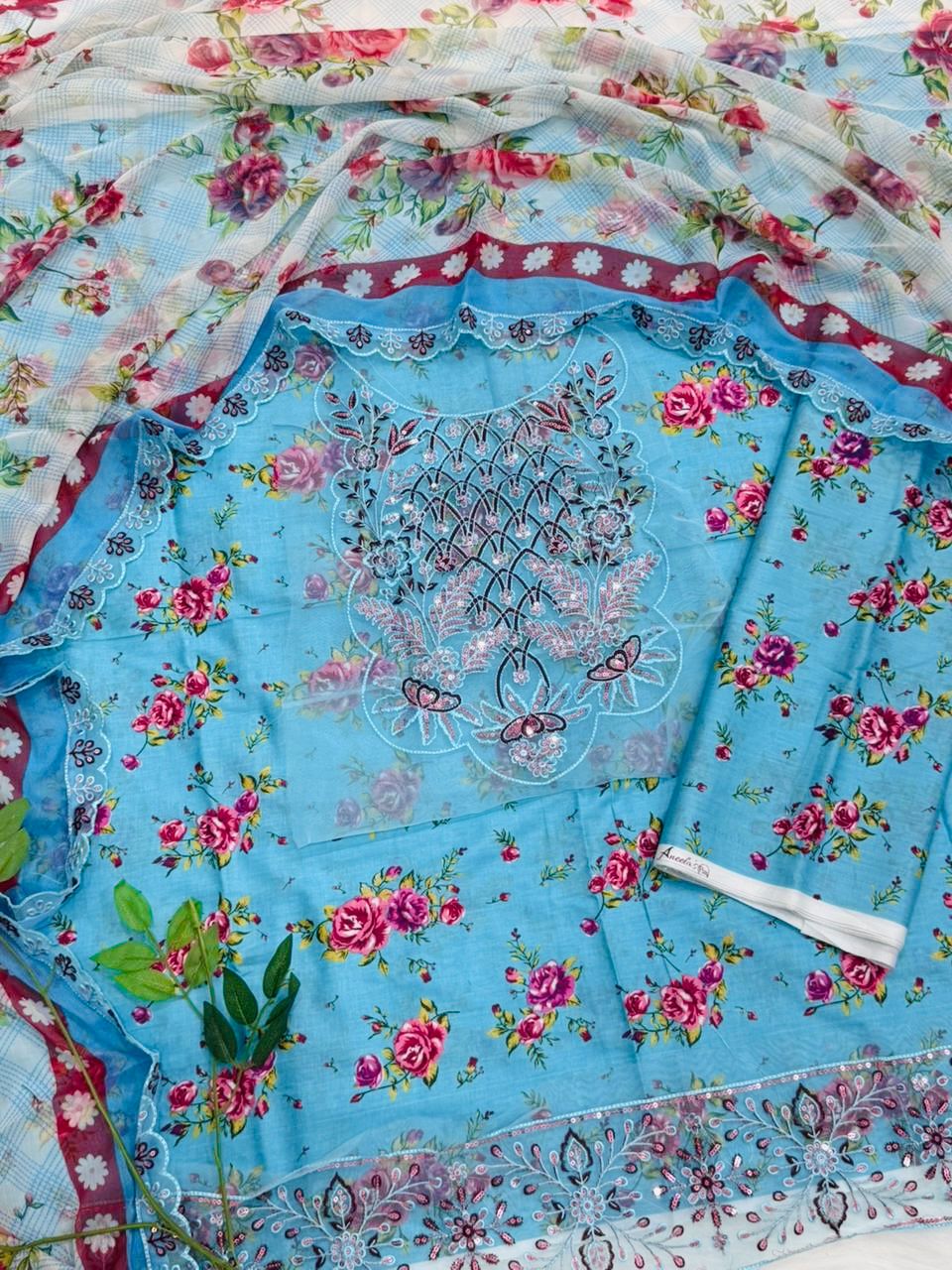 Aleena's Embroidered Lawn 3PC – Wholesale Suits